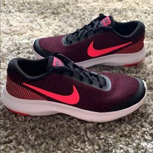 Nike Tennis Shoes